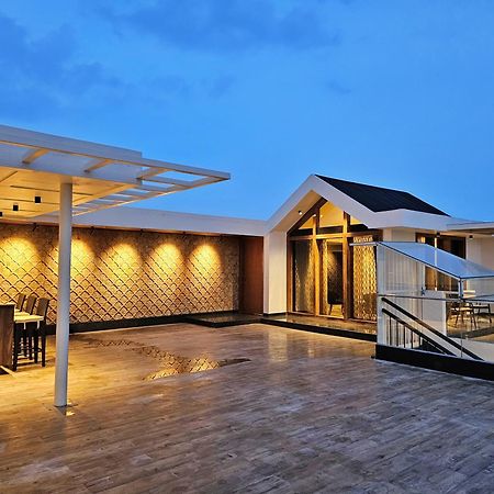 Apartamento The Pentouz On 100 Feet Road Indiranagar - An Urban Luxury Retreat Bangalore Exterior foto