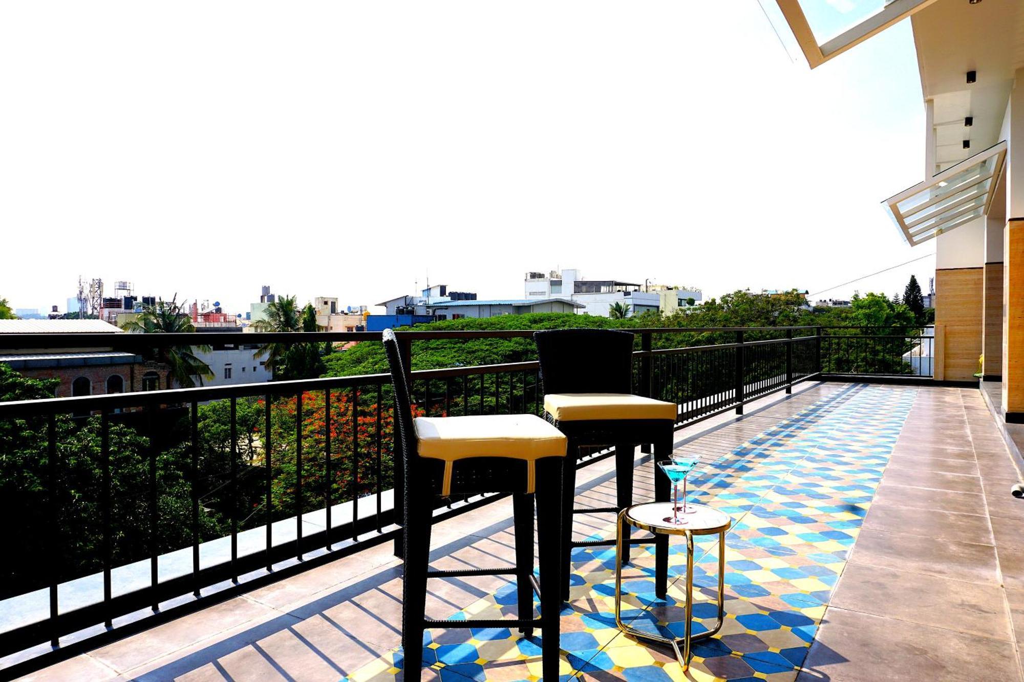 Apartamento The Pentouz On 100 Feet Road Indiranagar - An Urban Luxury Retreat Bangalore Exterior foto