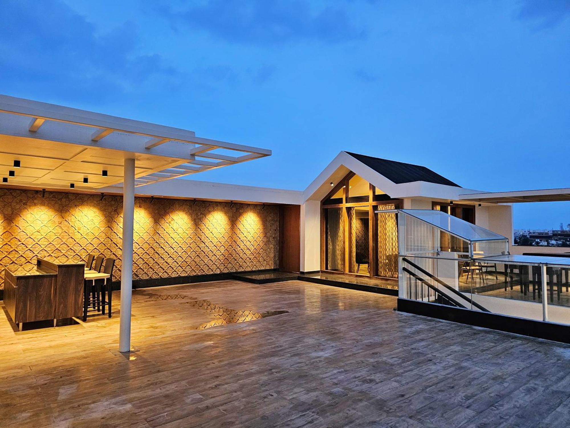 Apartamento The Pentouz On 100 Feet Road Indiranagar - An Urban Luxury Retreat Bangalore Exterior foto