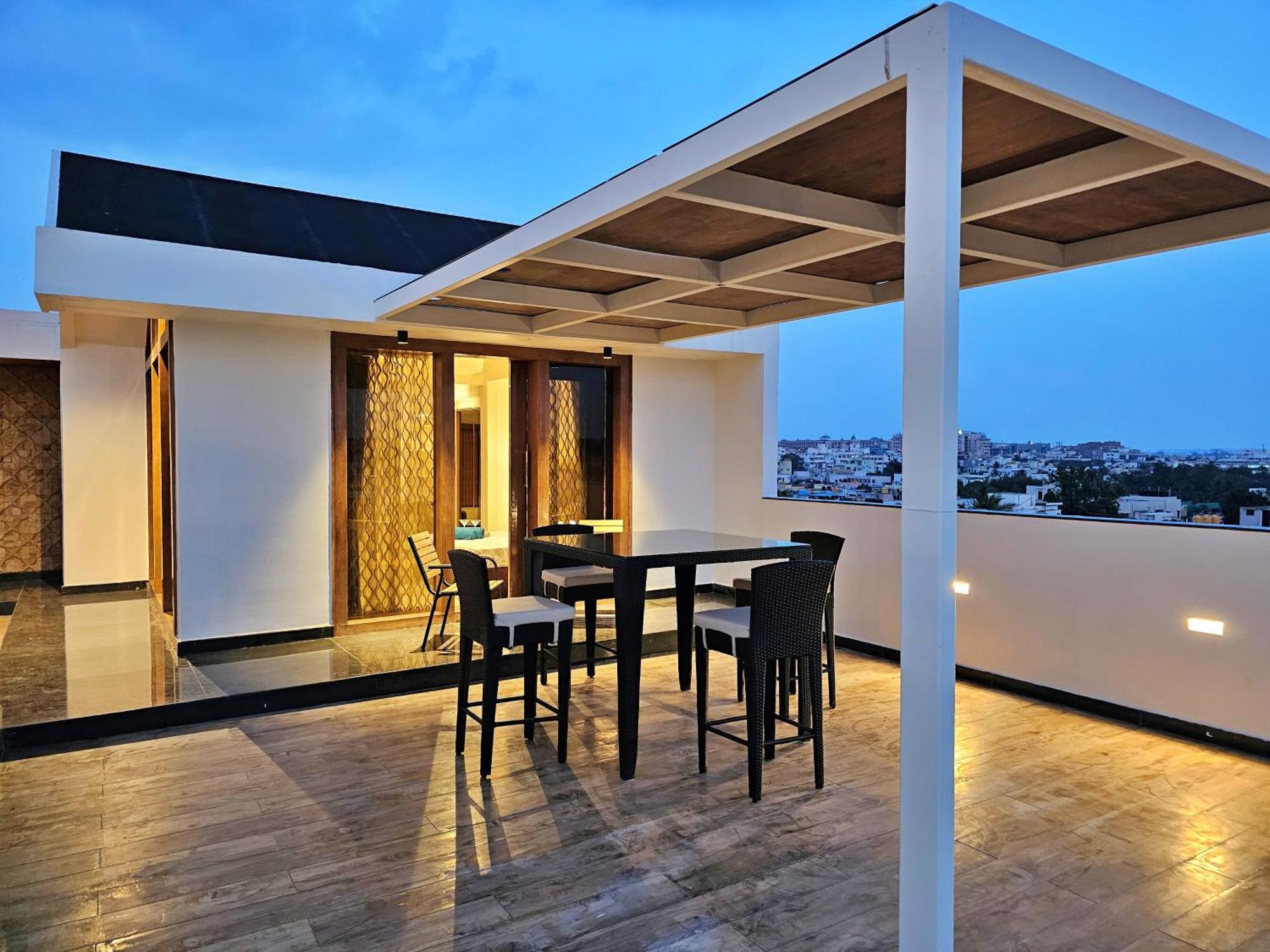Apartamento The Pentouz On 100 Feet Road Indiranagar - An Urban Luxury Retreat Bangalore Exterior foto