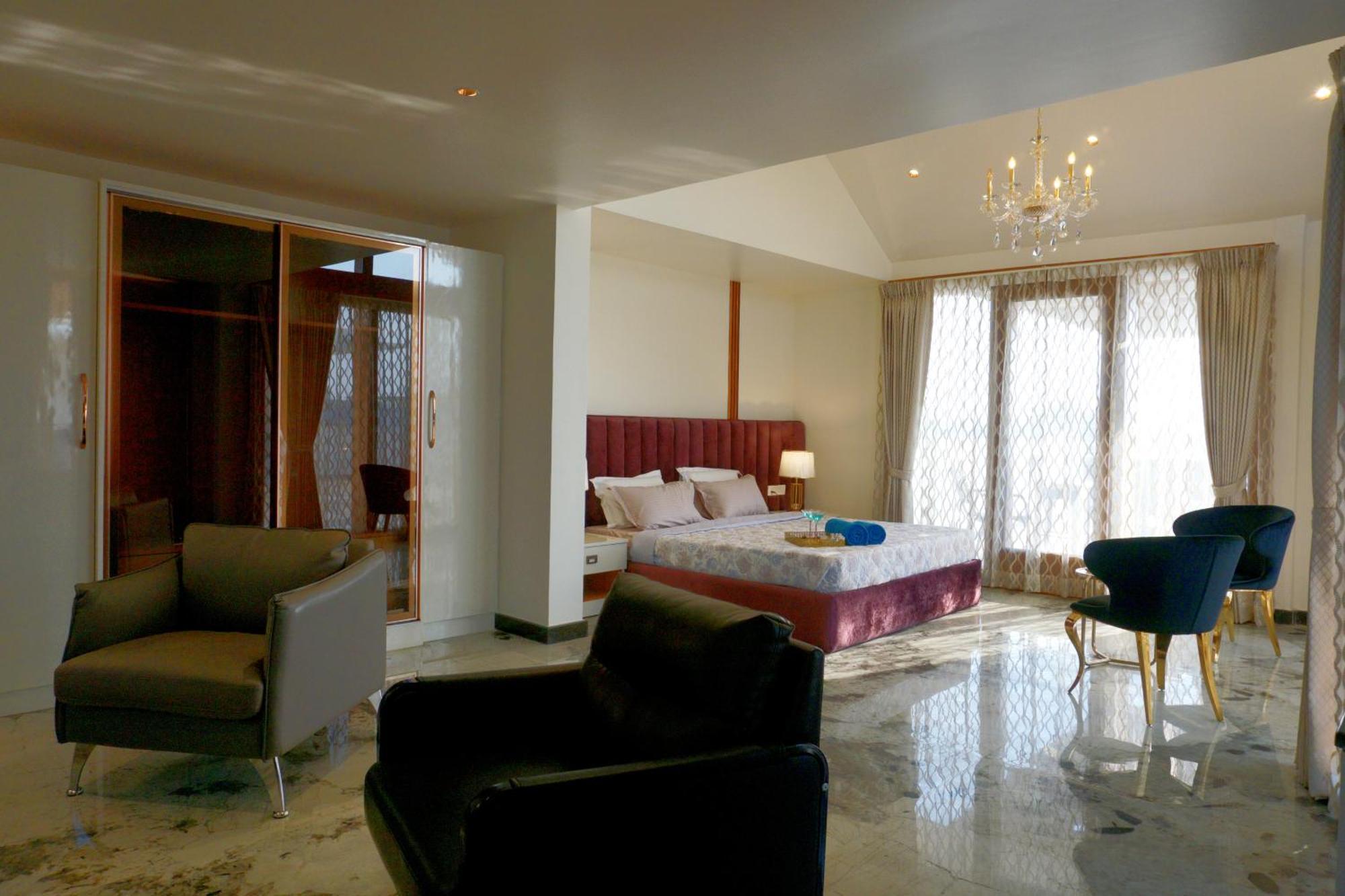 Apartamento The Pentouz On 100 Feet Road Indiranagar - An Urban Luxury Retreat Bangalore Exterior foto