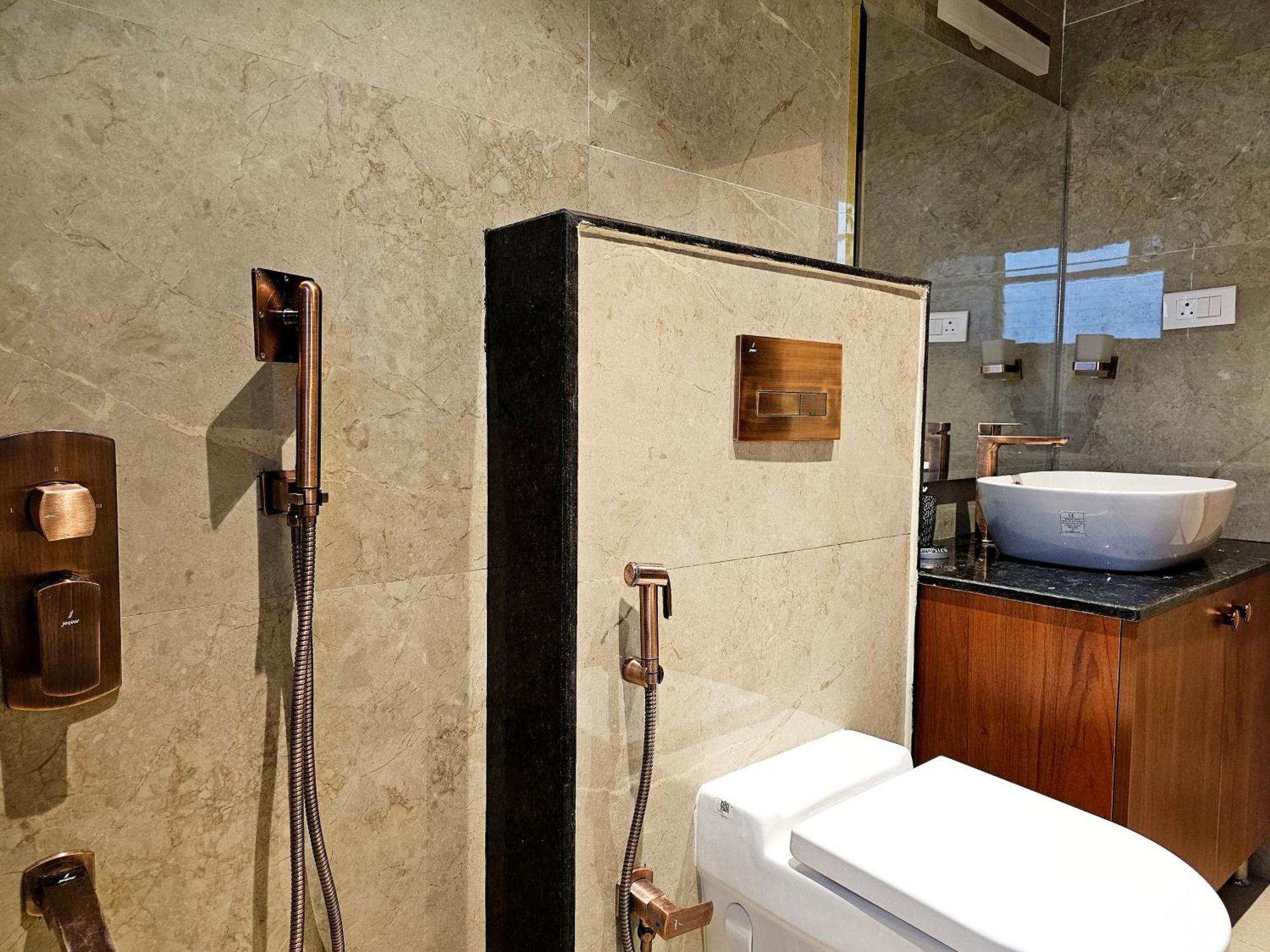 Apartamento The Pentouz On 100 Feet Road Indiranagar - An Urban Luxury Retreat Bangalore Exterior foto