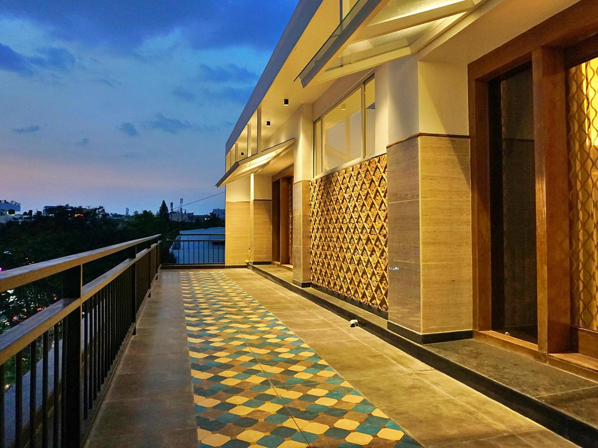 Apartamento The Pentouz On 100 Feet Road Indiranagar - An Urban Luxury Retreat Bangalore Exterior foto