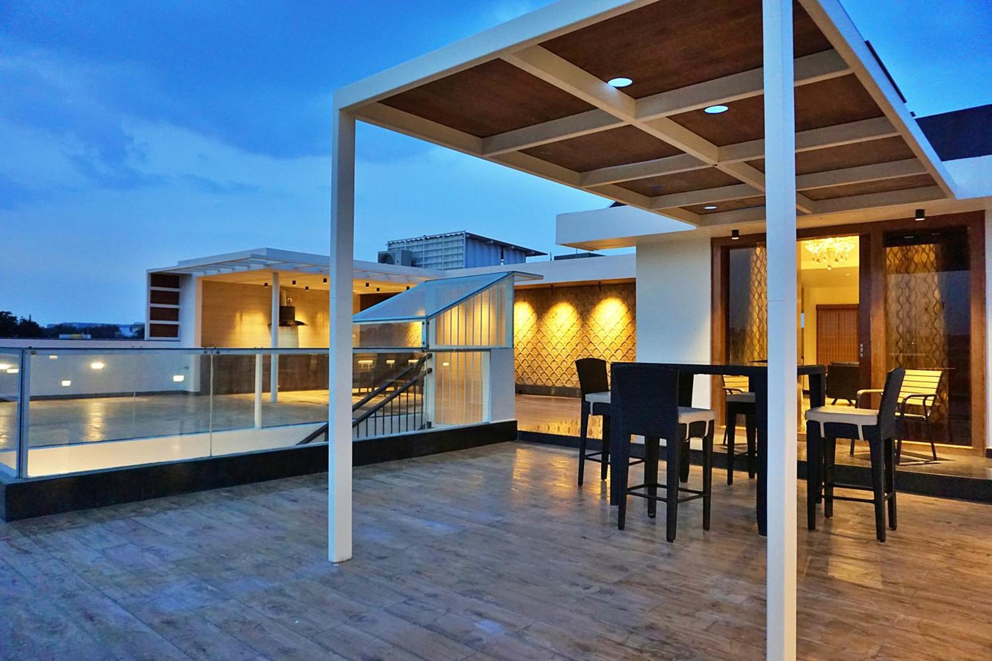 Apartamento The Pentouz On 100 Feet Road Indiranagar - An Urban Luxury Retreat Bangalore Exterior foto