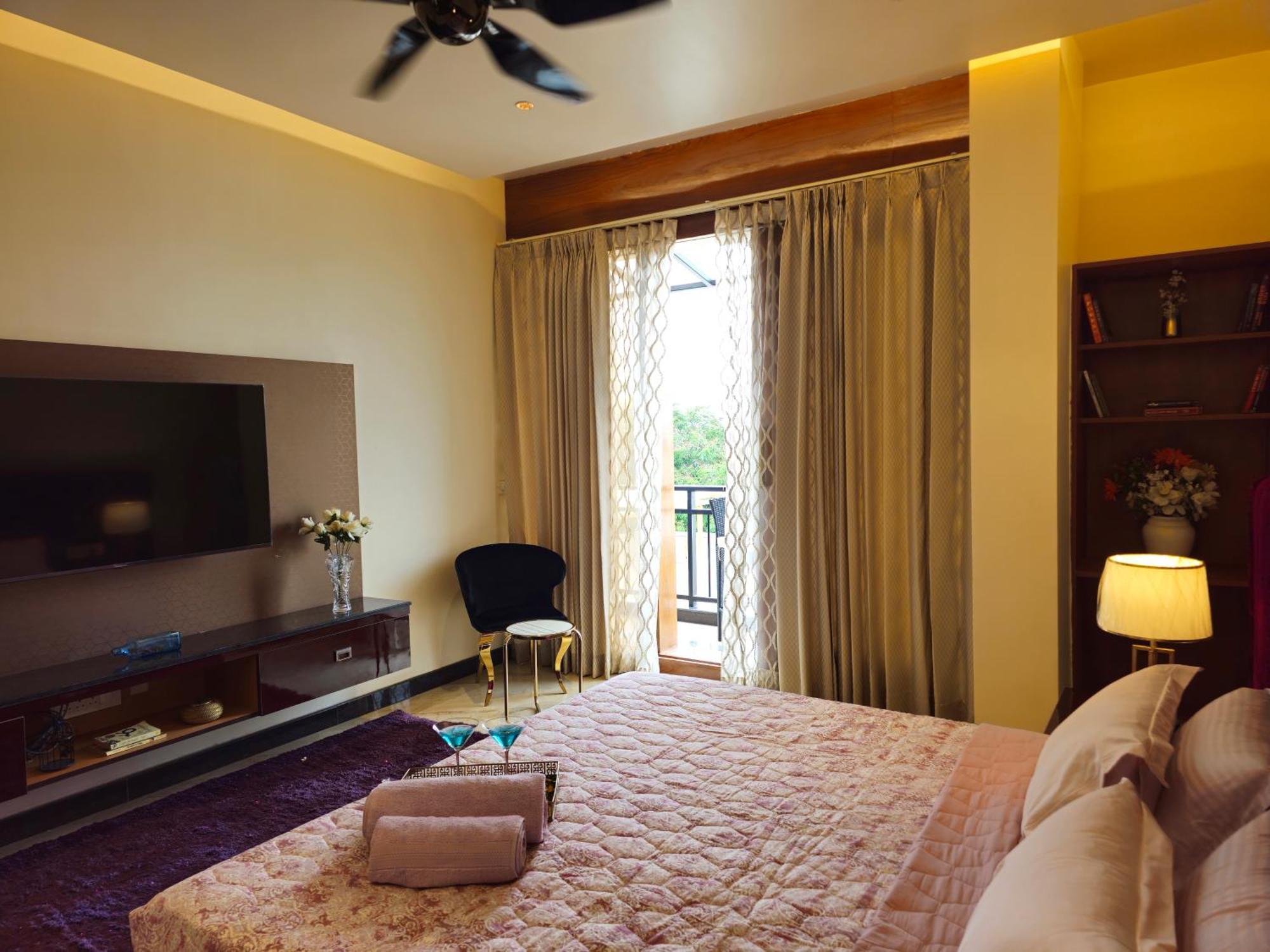 Apartamento The Pentouz On 100 Feet Road Indiranagar - An Urban Luxury Retreat Bangalore Exterior foto